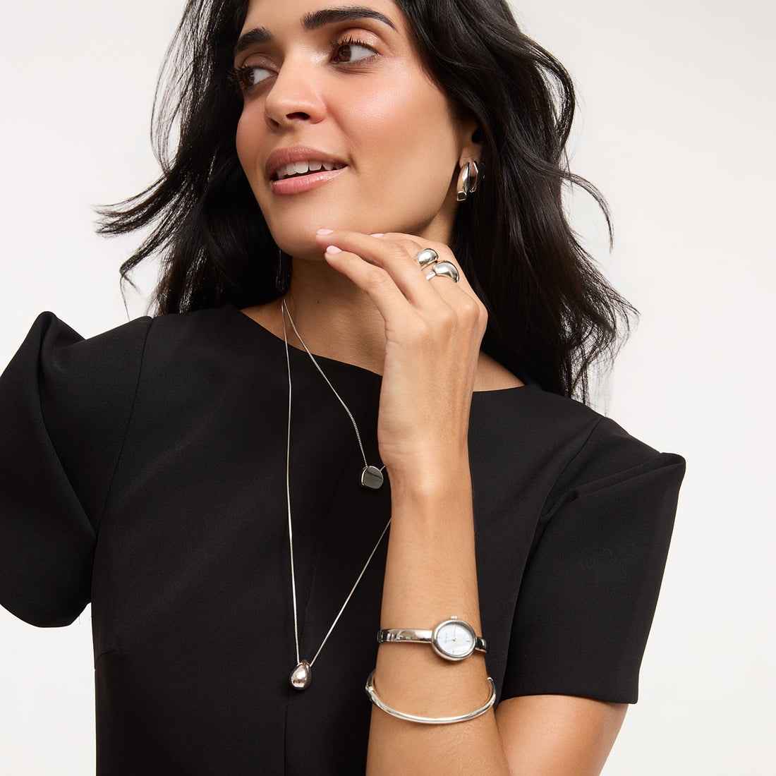 KARLA Montre Moment ovale à bracelet rigide