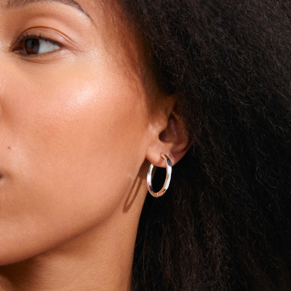 INNER BOUCLES D'OREILLES ONDULÉES RECYCLÉES