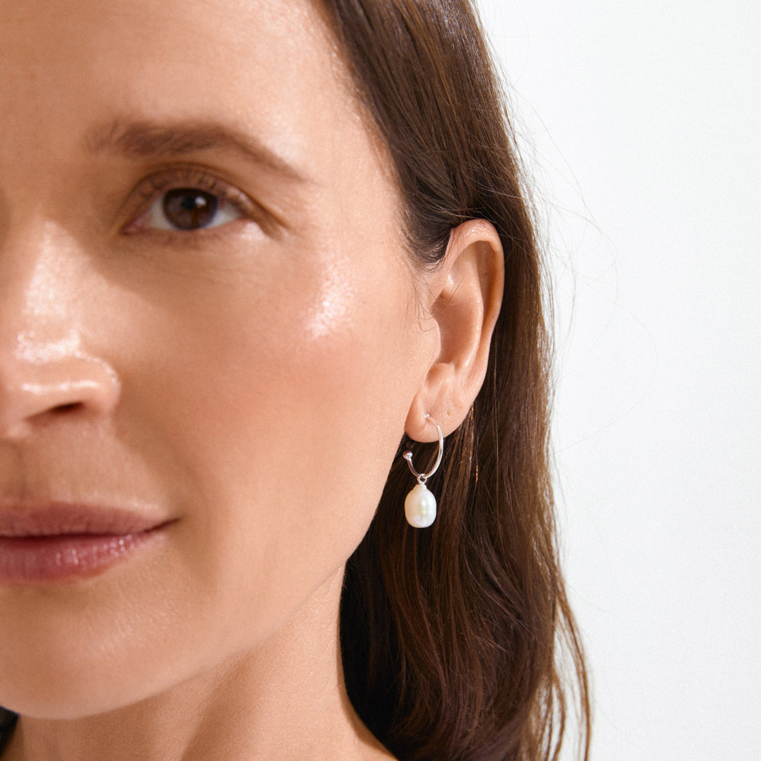 Eila Pearl Earrings