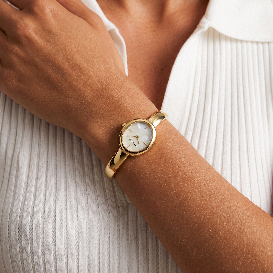 SELENE Montre Moment bracelet rigide ovale